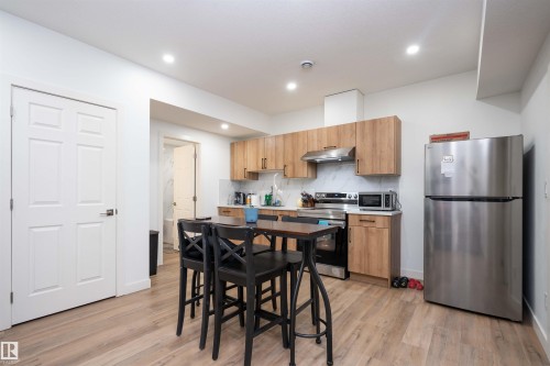 1459 Cherniak Way, Edmonton, AB - Indoor Photo Showing Kitchen