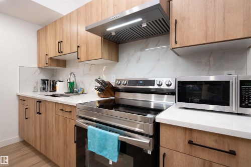 1459 Cherniak Way, Edmonton, AB - Indoor Photo Showing Kitchen