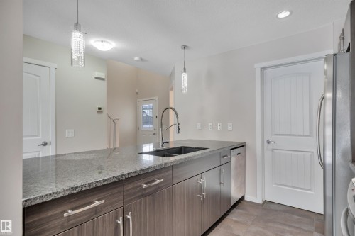 415 Simmonds Way, Leduc, AB - Indoor Photo Showing Kitchen With Double Sink With Upgraded Kitchen