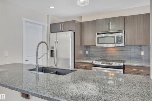 415 Simmonds Way, Leduc, AB - Indoor Photo Showing Kitchen With Double Sink With Upgraded Kitchen