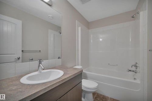 415 Simmonds Way, Leduc, AB - Indoor Photo Showing Bathroom
