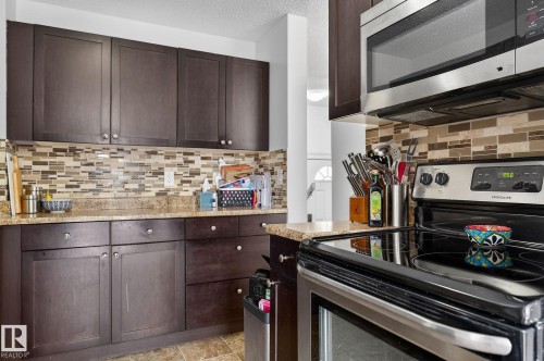 207 Callingwood Place, Edmonton, AB - Indoor Photo Showing Kitchen