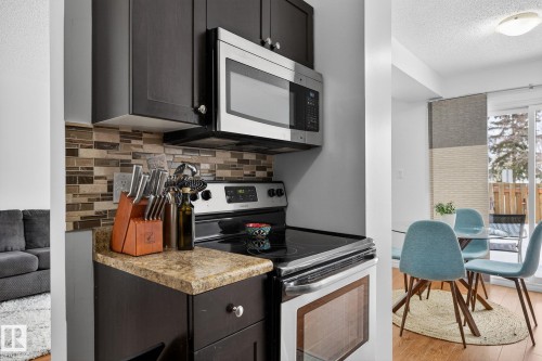 207 Callingwood Place, Edmonton, AB - Indoor Photo Showing Kitchen