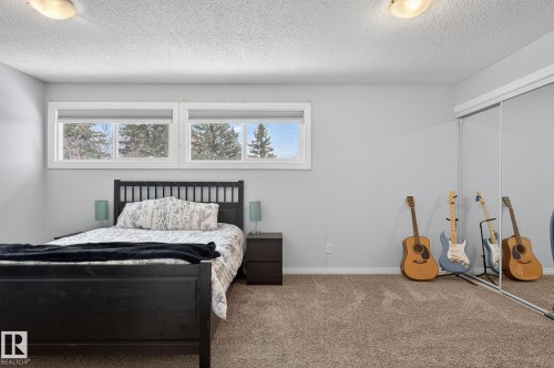207 Callingwood Place, Edmonton, AB - Indoor Photo Showing Bedroom