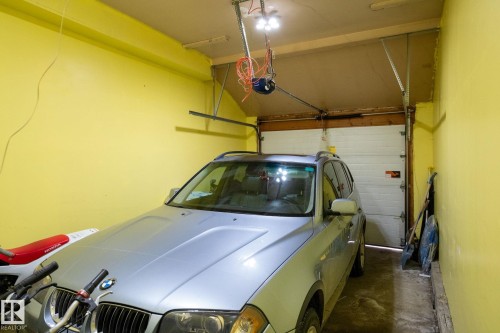 207 Callingwood Place, Edmonton, AB - Indoor Photo Showing Garage