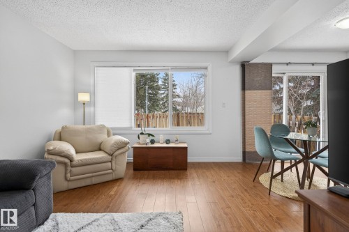 207 Callingwood Place, Edmonton, AB - Indoor Photo Showing Living Room