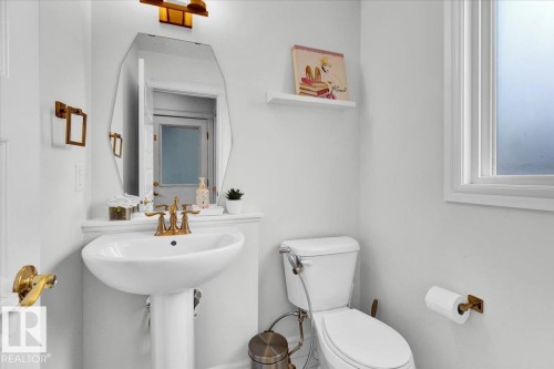 6489 King Wynd, Edmonton, AB - Indoor Photo Showing Bathroom