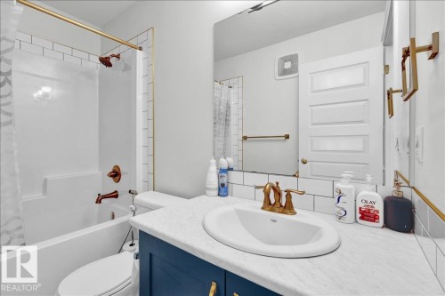 6489 King Wynd, Edmonton, AB - Indoor Photo Showing Bathroom