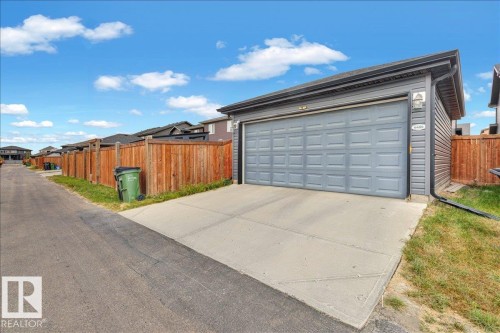 6489 King Wynd, Edmonton, AB - Outdoor