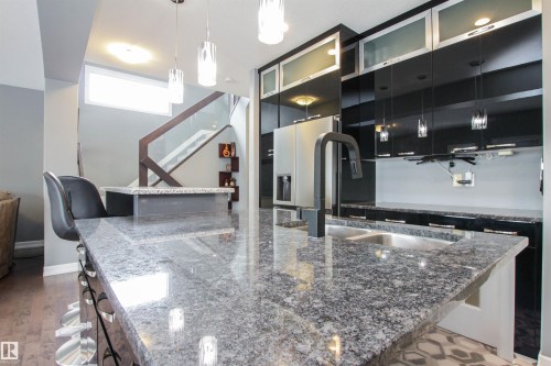 3334 Hilton Crescent, Edmonton, AB - Indoor Photo Showing Kitchen With Upgraded Kitchen