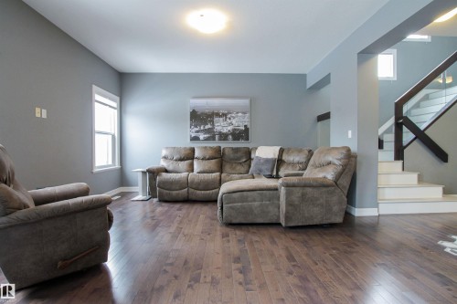 3334 Hilton Crescent, Edmonton, AB - Indoor Photo Showing Living Room