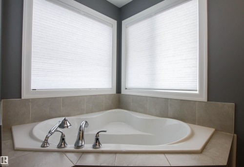 3334 Hilton Crescent, Edmonton, AB - Indoor Photo Showing Bathroom