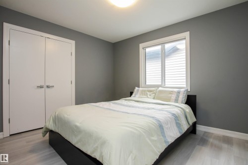 3334 Hilton Crescent, Edmonton, AB - Indoor Photo Showing Bedroom