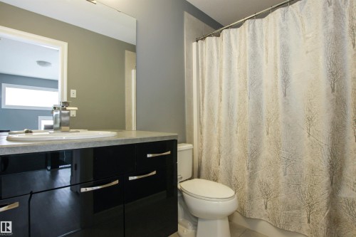 3334 Hilton Crescent, Edmonton, AB - Indoor Photo Showing Bathroom
