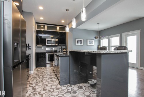 3334 Hilton Crescent, Edmonton, AB - Indoor Photo Showing Kitchen With Upgraded Kitchen