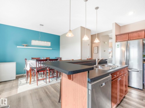 94 13825 155 Avenue, Edmonton, AB - Indoor Photo Showing Kitchen With Double Sink