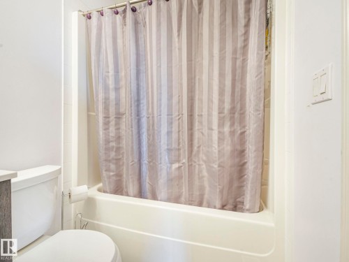 94 13825 155 Avenue, Edmonton, AB - Indoor Photo Showing Bathroom