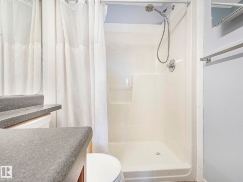 94 13825 155 Avenue, Edmonton, AB - Indoor Photo Showing Bathroom