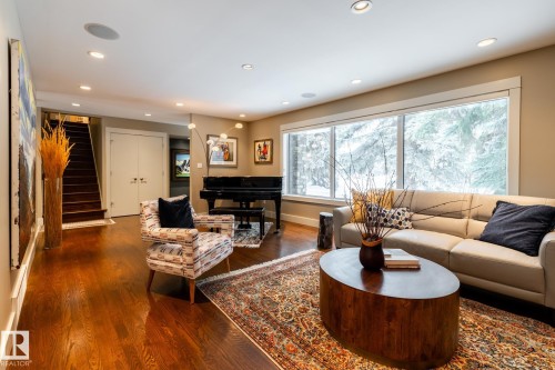 14019 88 Avenue, Edmonton, AB - Indoor Photo Showing Living Room
