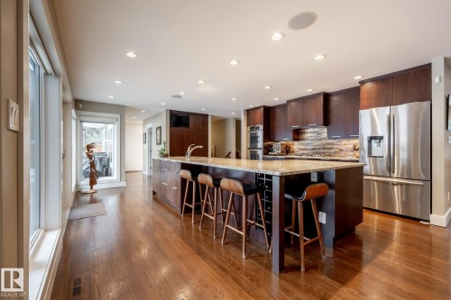 14019 88 Avenue, Edmonton, AB - Indoor Photo Showing Kitchen With Upgraded Kitchen