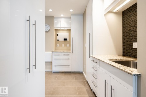 14019 88 Avenue, Edmonton, AB - Indoor