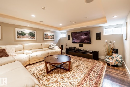 14019 88 Avenue, Edmonton, AB - Indoor Photo Showing Living Room