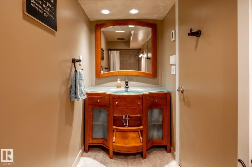 14019 88 Avenue, Edmonton, AB - Indoor Photo Showing Bathroom