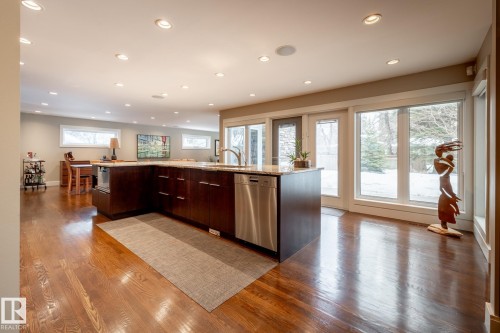 14019 88 Avenue, Edmonton, AB - Indoor Photo Showing Kitchen With Upgraded Kitchen