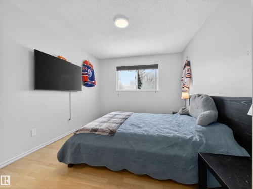 Bedroom featuring light wood-style floors and a textured ceiling - 4603 32 Avenue, Edmonton, AB - Indoor Photo Showing Bedroom