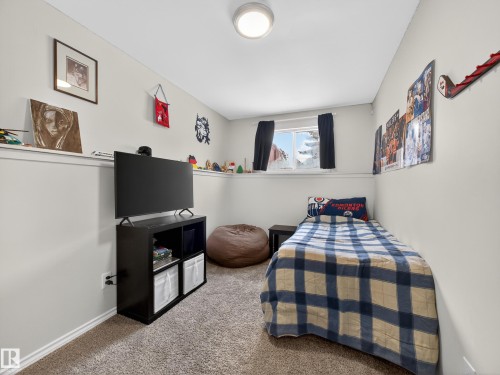Bedroom featuring carpet floors and baseboards - 4603 32 Avenue, Edmonton, AB - Indoor Photo Showing Bedroom