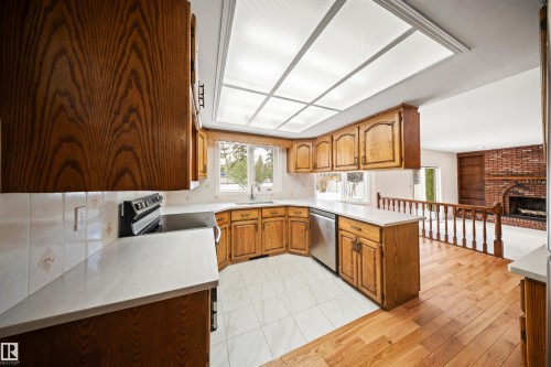 823 Richards Crescent, Edmonton, AB - Indoor Photo Showing Kitchen With Fireplace With Double Sink