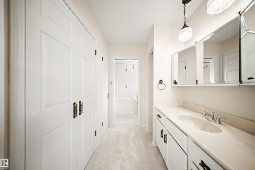 823 Richards Crescent, Edmonton, AB - Indoor Photo Showing Other Room