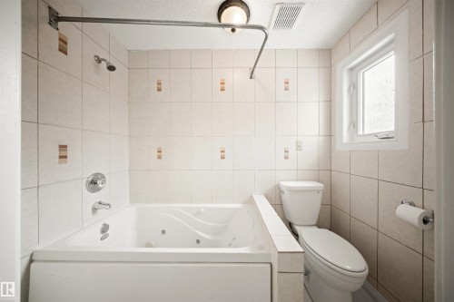 823 Richards Crescent, Edmonton, AB - Indoor Photo Showing Bathroom