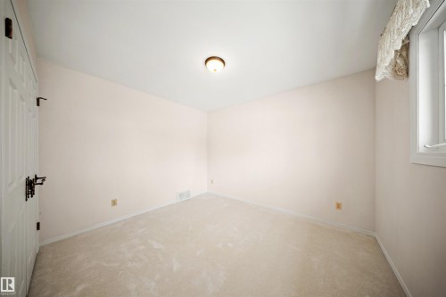 823 Richards Crescent, Edmonton, AB - Indoor Photo Showing Other Room