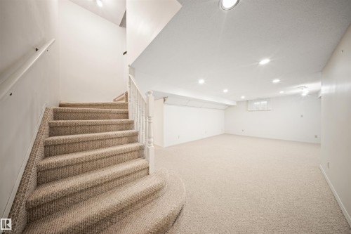 823 Richards Crescent, Edmonton, AB - Indoor Photo Showing Other Room