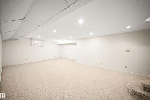 823 Richards Crescent, Edmonton, AB - Indoor