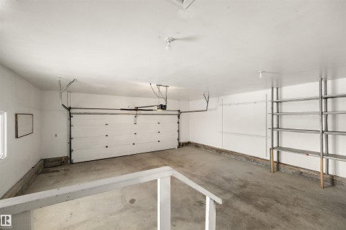 823 Richards Crescent, Edmonton, AB - Indoor Photo Showing Garage