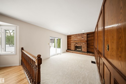 823 Richards Crescent, Edmonton, AB - Indoor With Fireplace