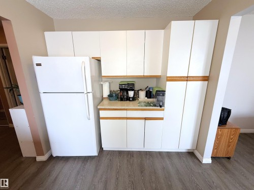 157 Lancaster Terrace, Edmonton, AB - Indoor Photo Showing Kitchen
