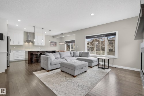 3333 West Court, Edmonton, AB - Indoor Photo Showing Living Room