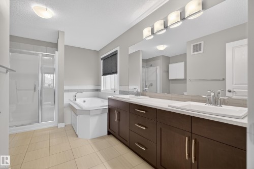 3333 West Court, Edmonton, AB - Indoor Photo Showing Bathroom