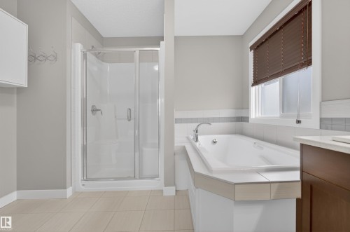 3333 West Court, Edmonton, AB - Indoor Photo Showing Bathroom