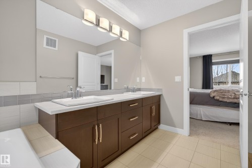 3333 West Court, Edmonton, AB - Indoor Photo Showing Bathroom