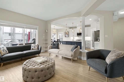 5911 7 Avenue, Edmonton, AB - Indoor Photo Showing Living Room