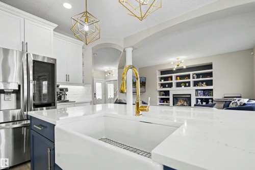 5911 7 Avenue, Edmonton, AB - Indoor Photo Showing Kitchen With Upgraded Kitchen