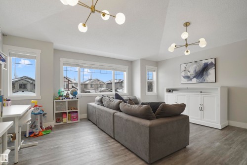 5911 7 Avenue, Edmonton, AB - Indoor Photo Showing Living Room