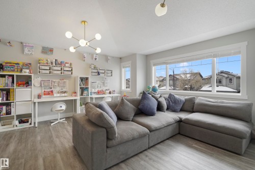 5911 7 Avenue, Edmonton, AB - Indoor Photo Showing Living Room