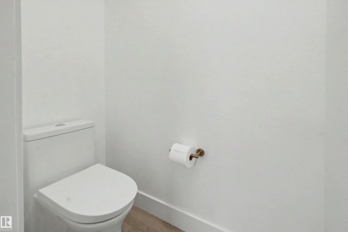 5911 7 Avenue, Edmonton, AB - Indoor Photo Showing Bathroom