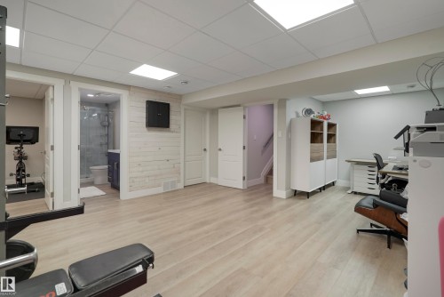 5911 7 Avenue, Edmonton, AB - Indoor Photo Showing Other Room