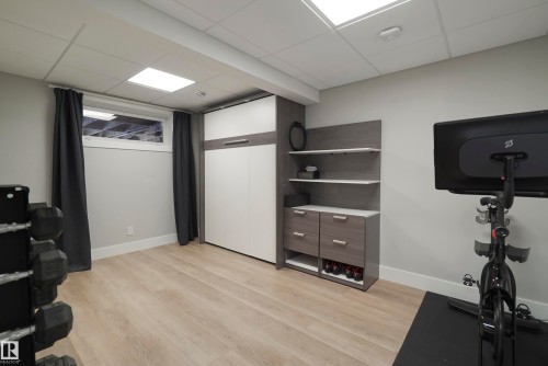 5911 7 Avenue, Edmonton, AB - Indoor